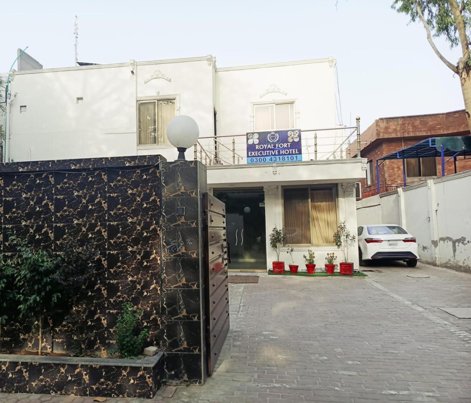 Royal Fort Executive Hotel Gulberg Лахор Екстер'єр фото